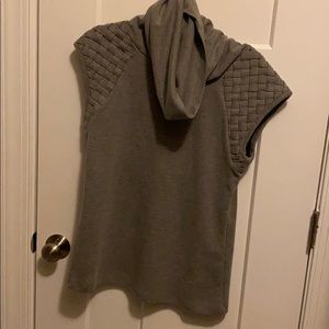 Sleeveless turtleneck